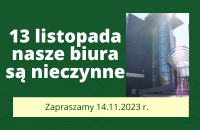 Zdjęcie przedstawia fragment frontu budynku MOPS we Wrocławiu oraz napis na zielonym tle o zamkniętych biurach mops 13 listopada 2023 roku. 