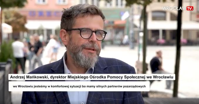 Andrzej Mańkowski Dyrektor MOPS kadr z sywiadu z TV Wrocław