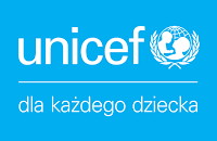 logo UNICEF i biały napis na błękitnym tle o treści dla każdego dziecka
